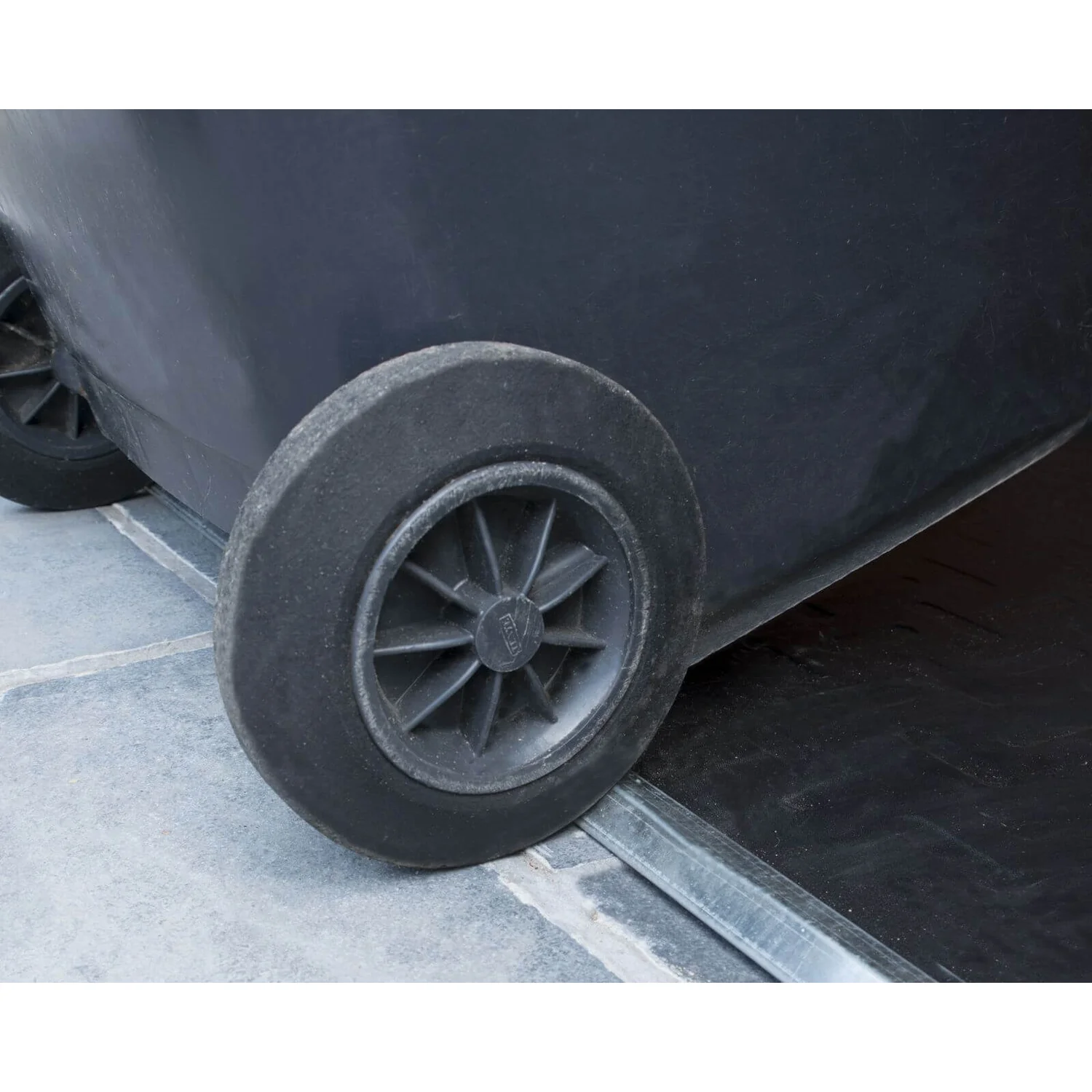 Palram - Canopia Voyager Pent Shed - Dark Grey 11 Palram - Canopia Voyager Pent Shed - Dark Grey - Image 9