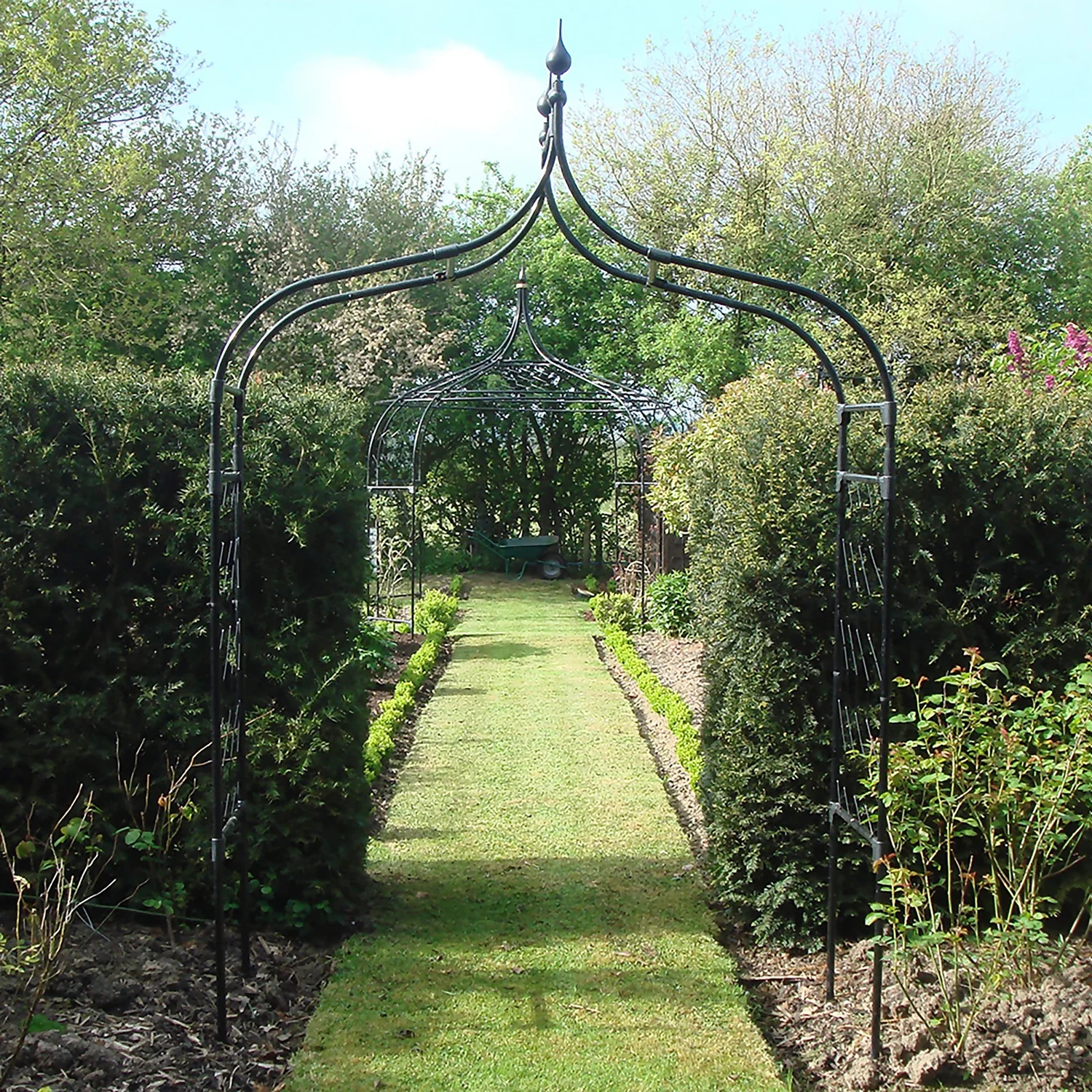 Agriframes Gothic Garden Arch - (H)2.5 X (W)1.5 X (D)0.45 M - Black 4 Agriframes Gothic Garden Arch - (H)2.5 X (W)1.5 X (D)0.45 M - Black - Image 2